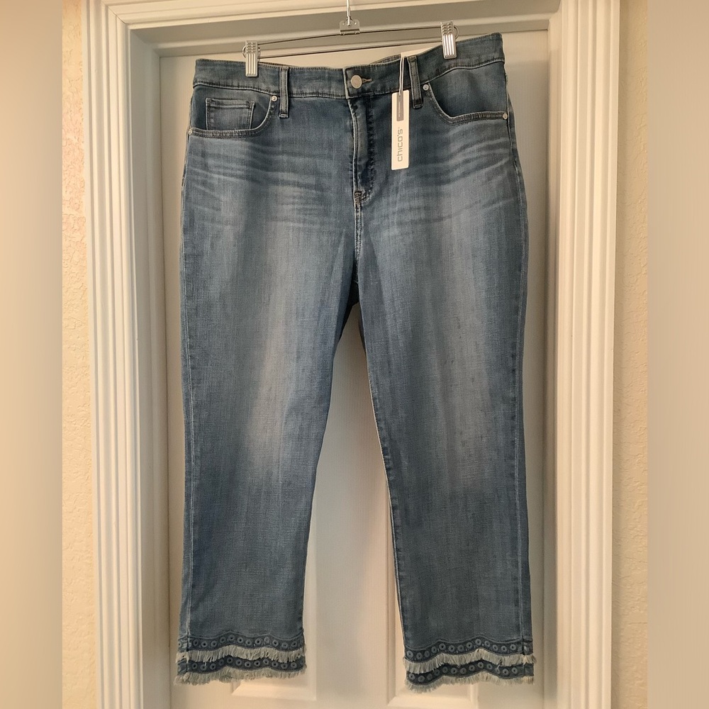 Chico’s jeans so slimming girlfriend crop. Chico size 2.5. New with tags